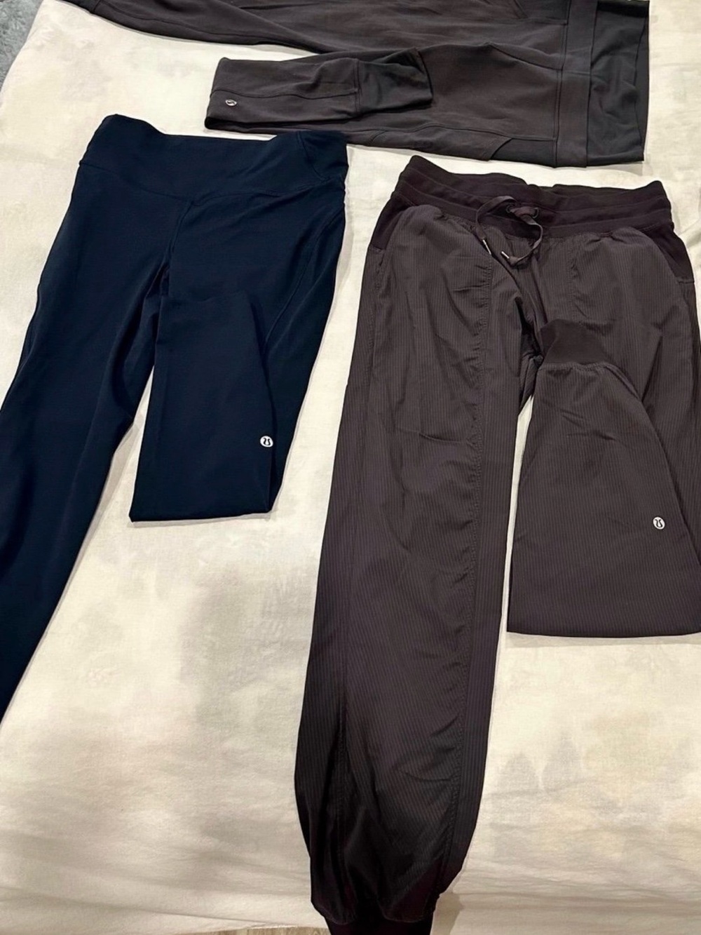 Lot of LULULEMON- 5 leggings/pants and 1 hoodie (size Small & size 4-6)